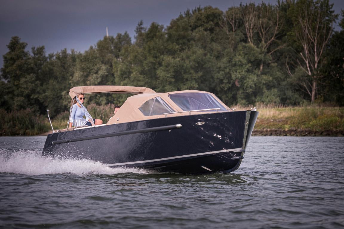 The Maxima 730 - Base Boat Build from