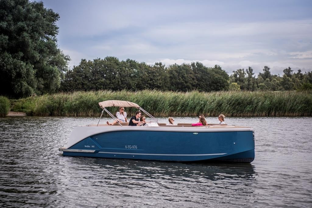 The Maxima 840 - Base Boat Build from