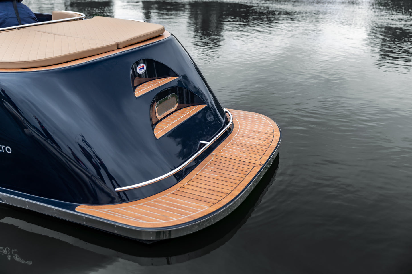 The Maxima 720 Retro - Base Boat Build from