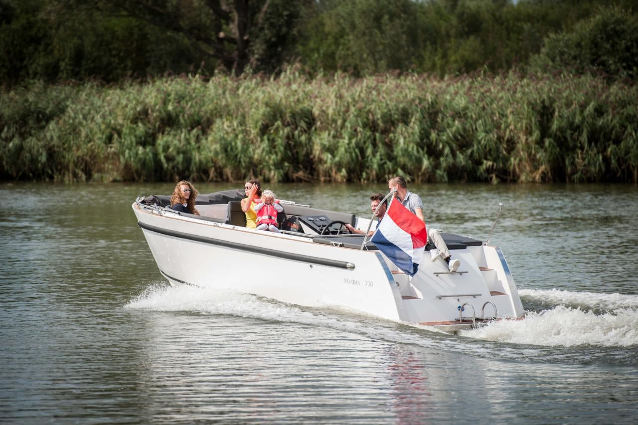 The Maxima 730 - Base Boat Build from