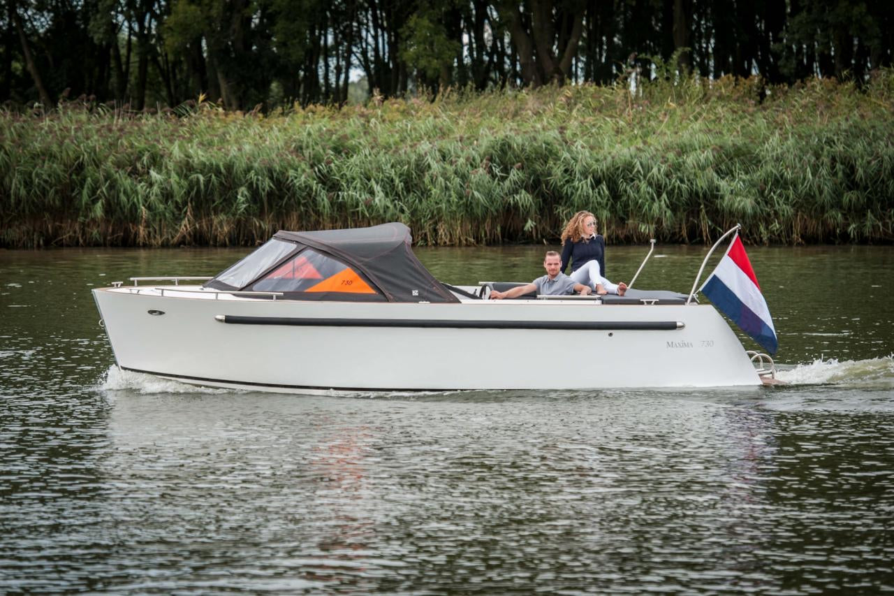 The Maxima 730 - Base Boat Build from