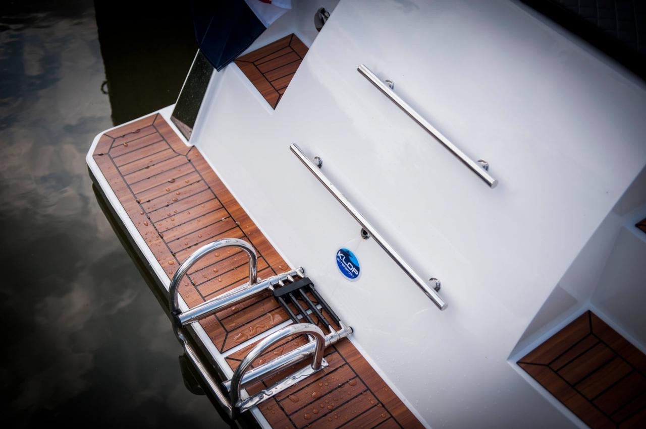 The Maxima 730 - Base Boat Build from