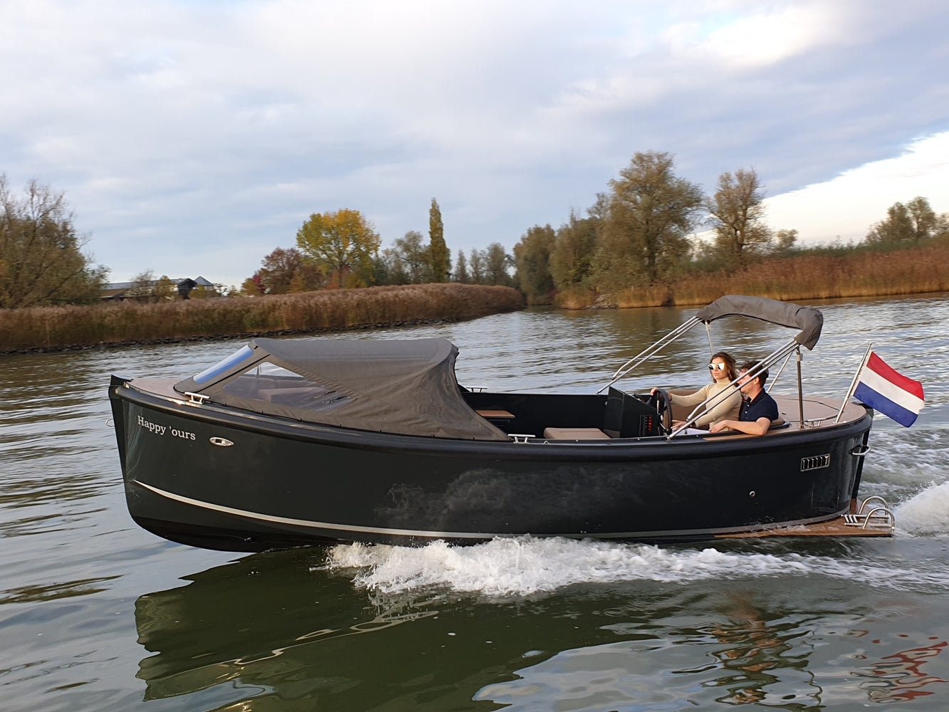 The Maxima 650 Flying Lounge - Base Boat Build from