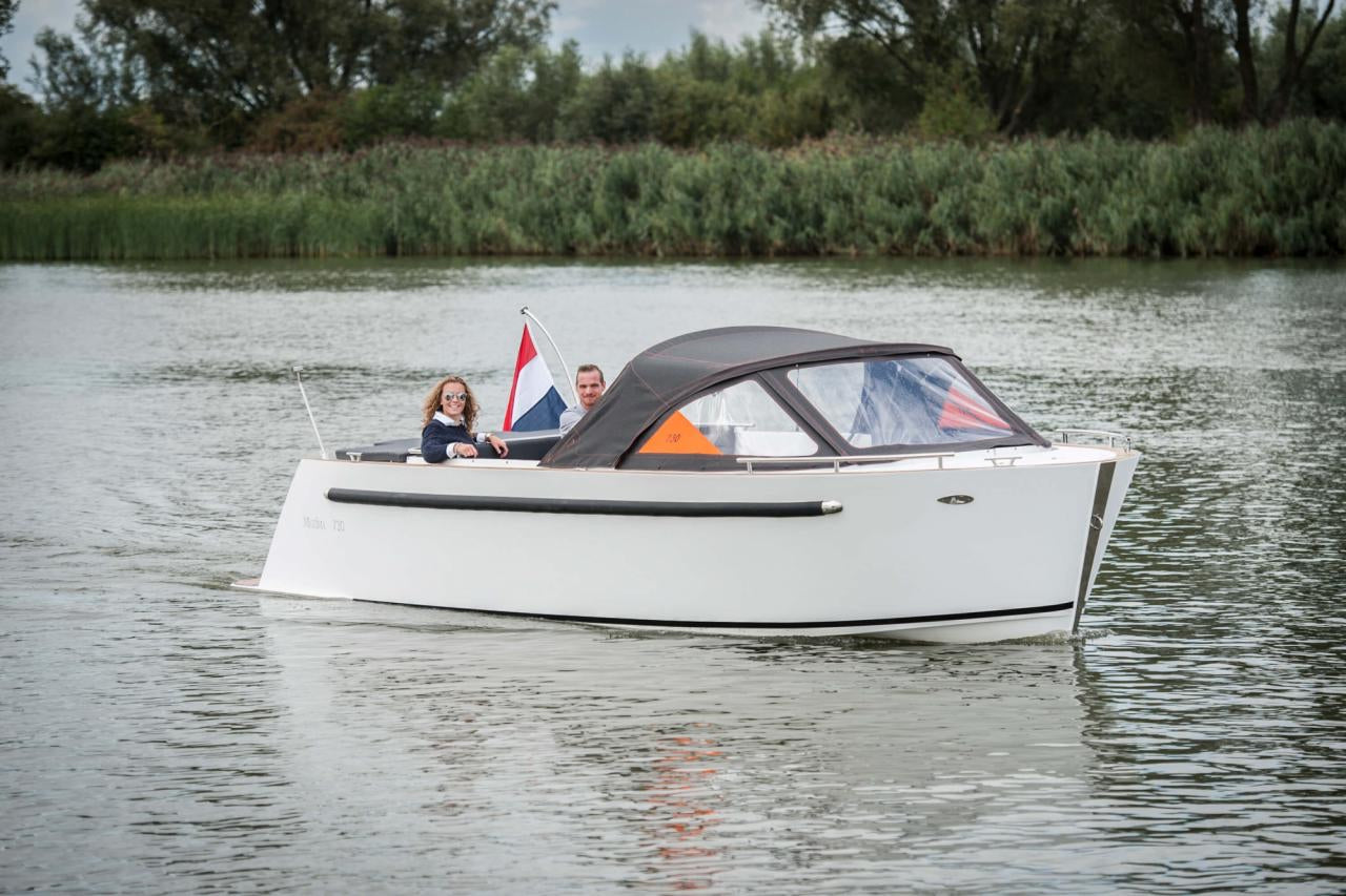 The Maxima 730 - Base Boat Build from