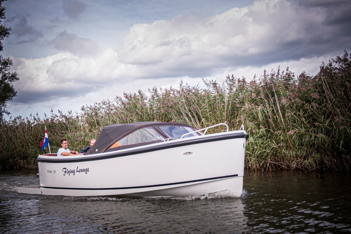 The Maxima 750 Flying Lounge - Base Boat Build from