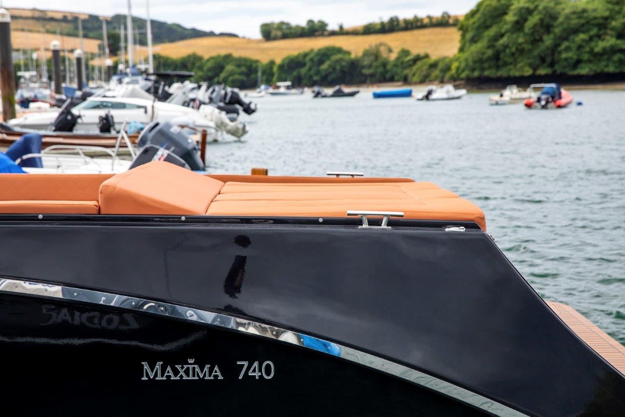 The Maxima 740 - Base Boat Build from