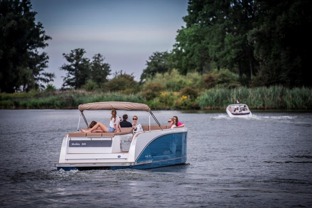 The Maxima 840 - Base Boat Build from