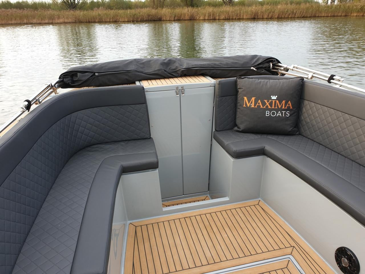 The Maxima 840 - Base Boat Build from