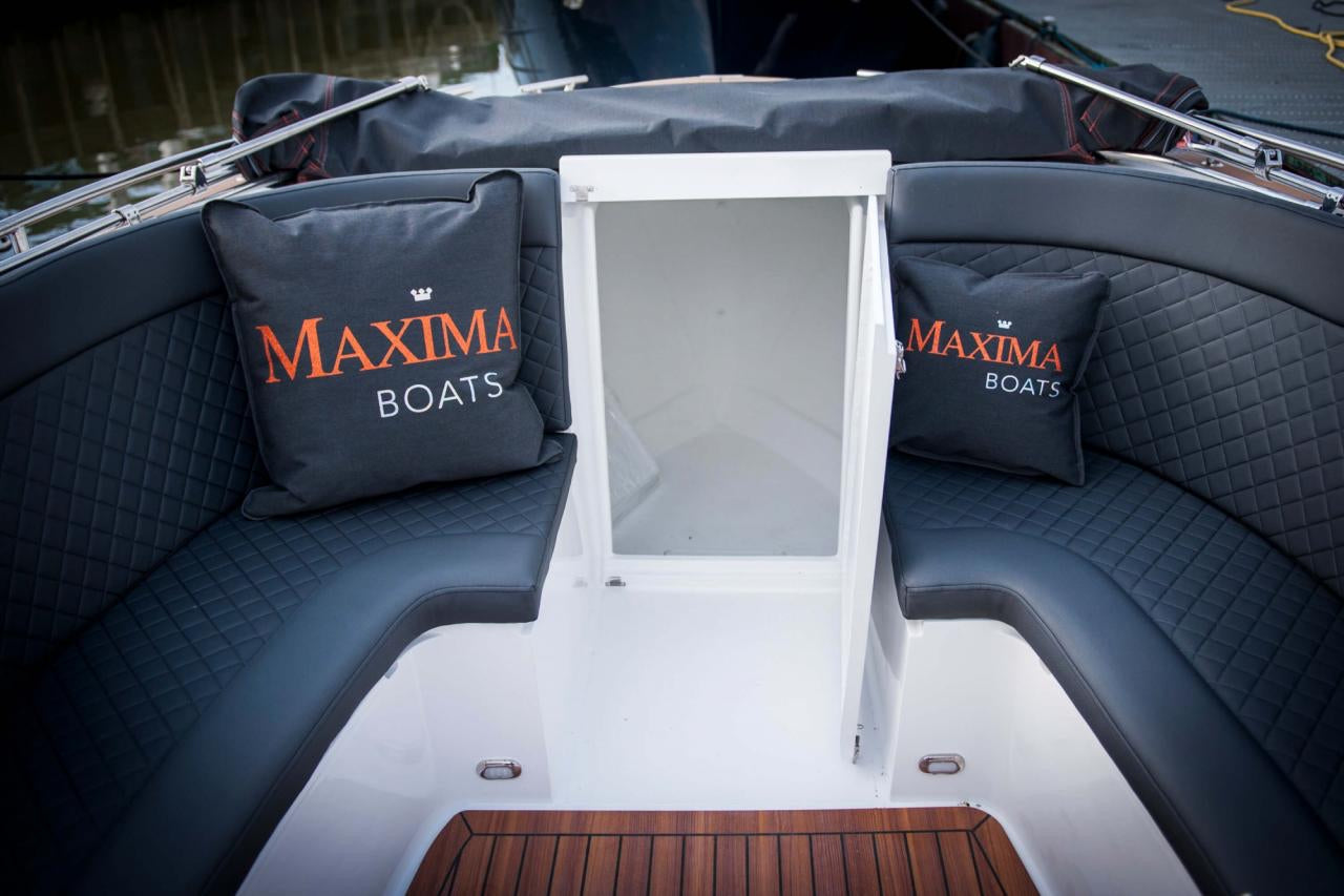 The Maxima 730 - Base Boat Build from