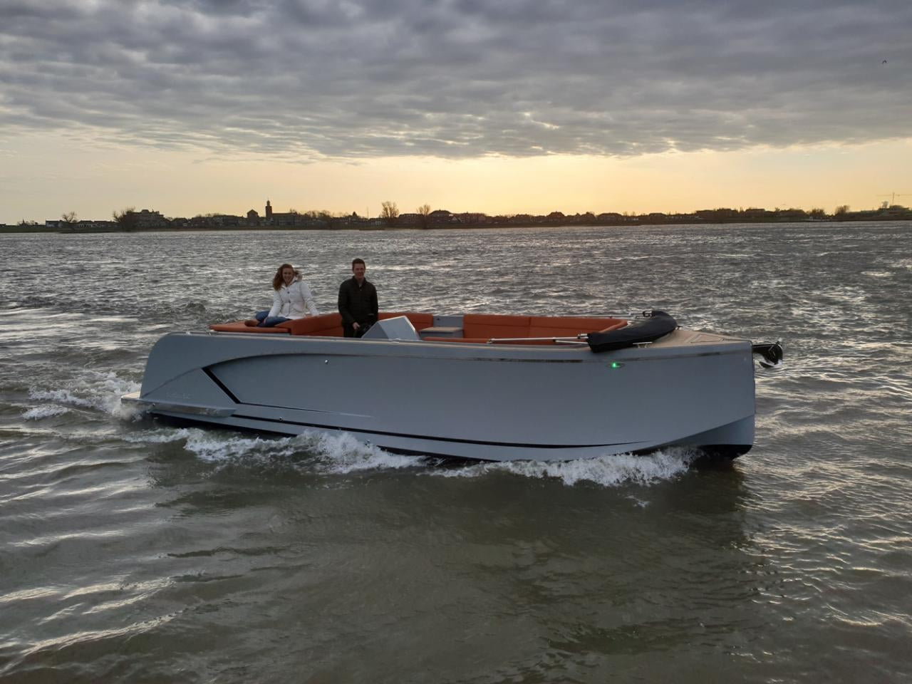 The Maxima 840 - Base Boat Build from