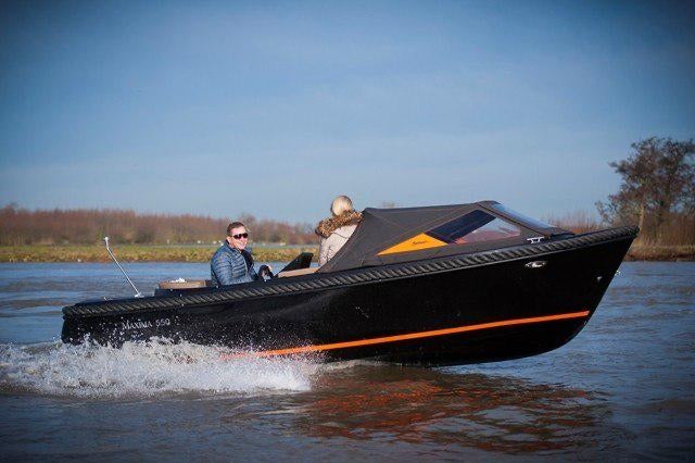 The Maxima 550 - Base Boat Build from