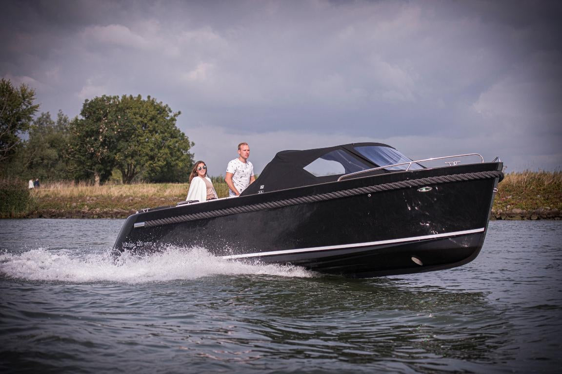 The Maxima 720 Retro - Base Boat Build from