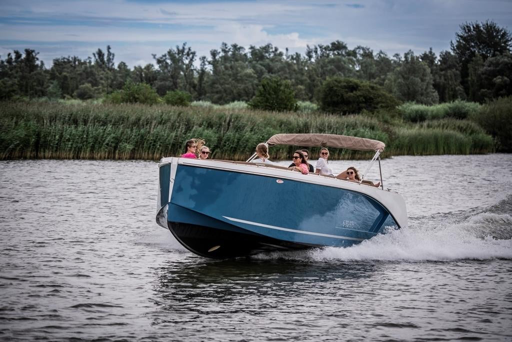 The Maxima 840 - Base Boat Build from