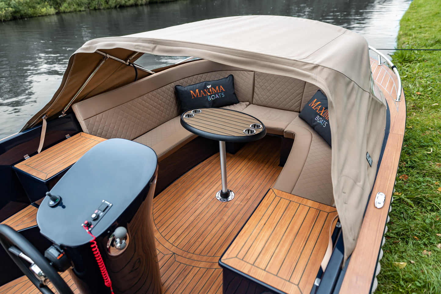 The Maxima 720 Retro - Base Boat Build from