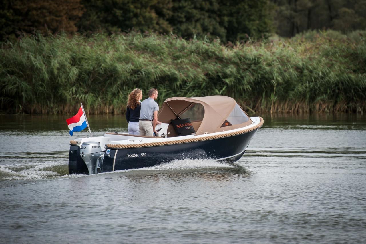 The Maxima 550 - Base Boat Build from