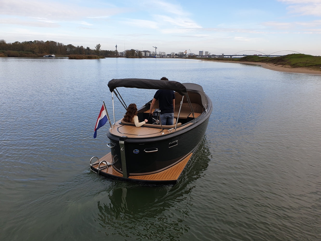 The Maxima 650 Flying Lounge - Base Boat Build from