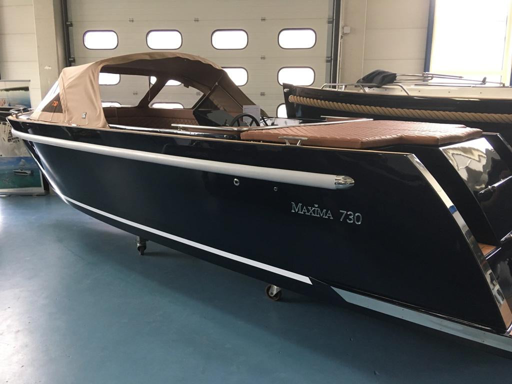 The Maxima 730 - Base Boat Build from