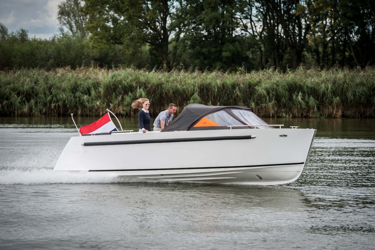 The Maxima 730 - Base Boat Build from