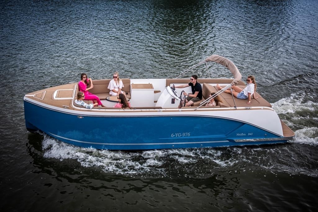 The Maxima 840 - Base Boat Build from