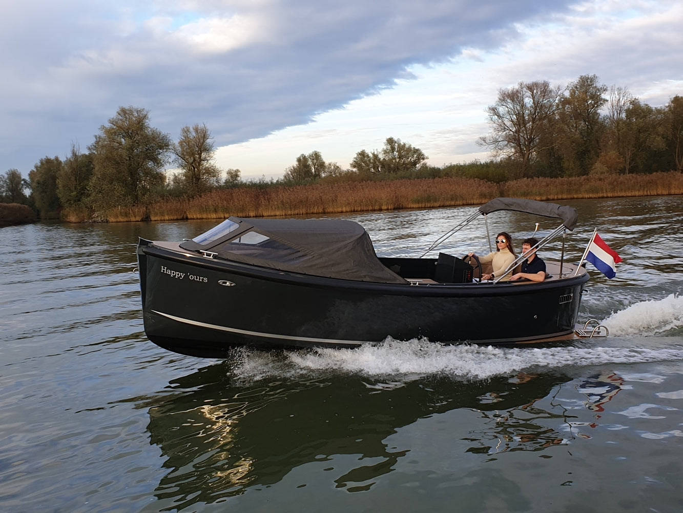 The Maxima 650 Flying Lounge - Base Boat Build from