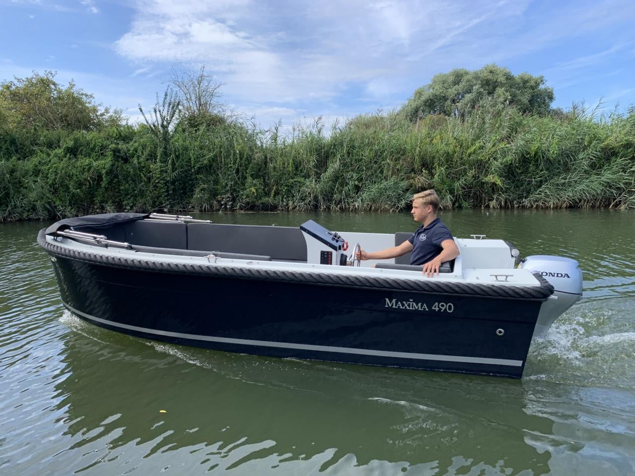 The Maxima 490 - Base Boat Build from