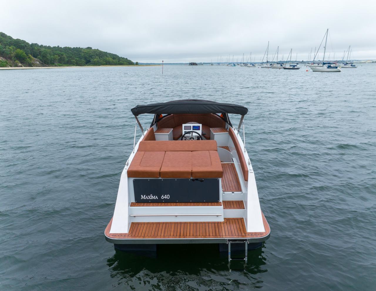 The New Maxima 640 - Base Boat Build from