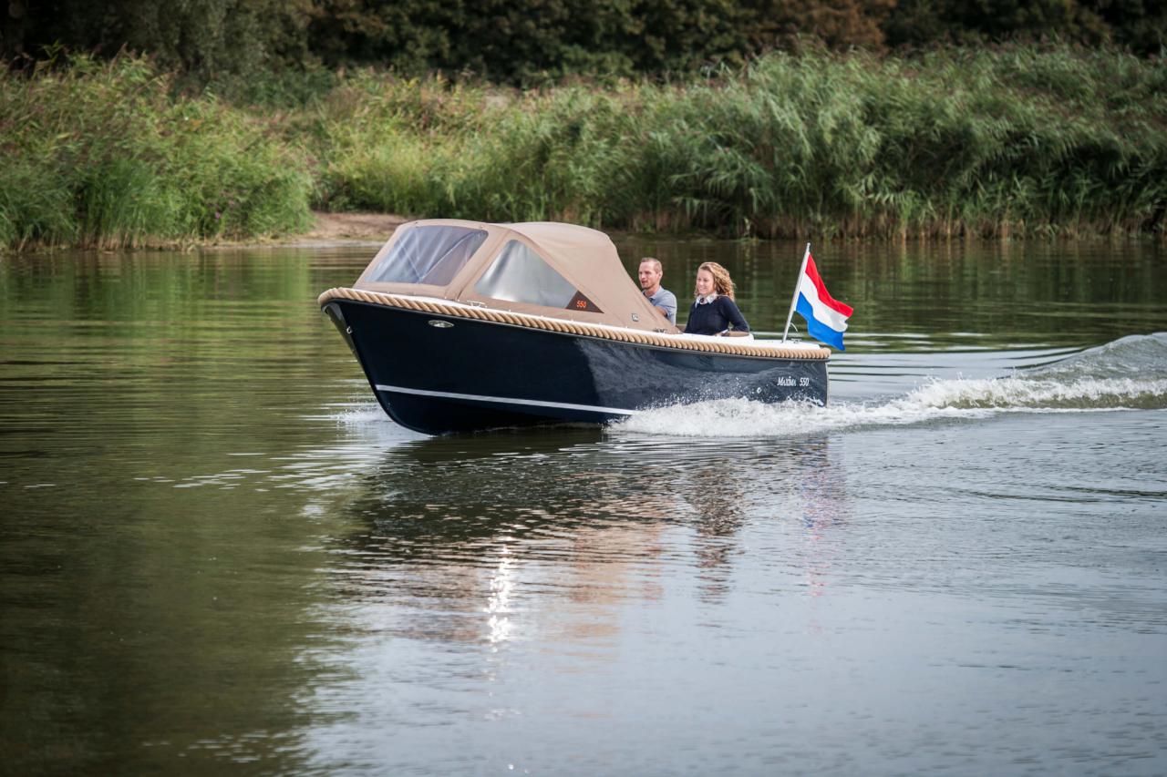 Maxima 550 Boat powered by Honda BF15 15hp In Stock Now