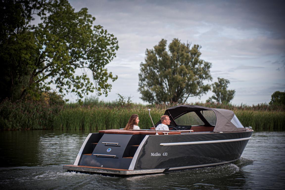 The Maxima 630 - Base Boat Build from