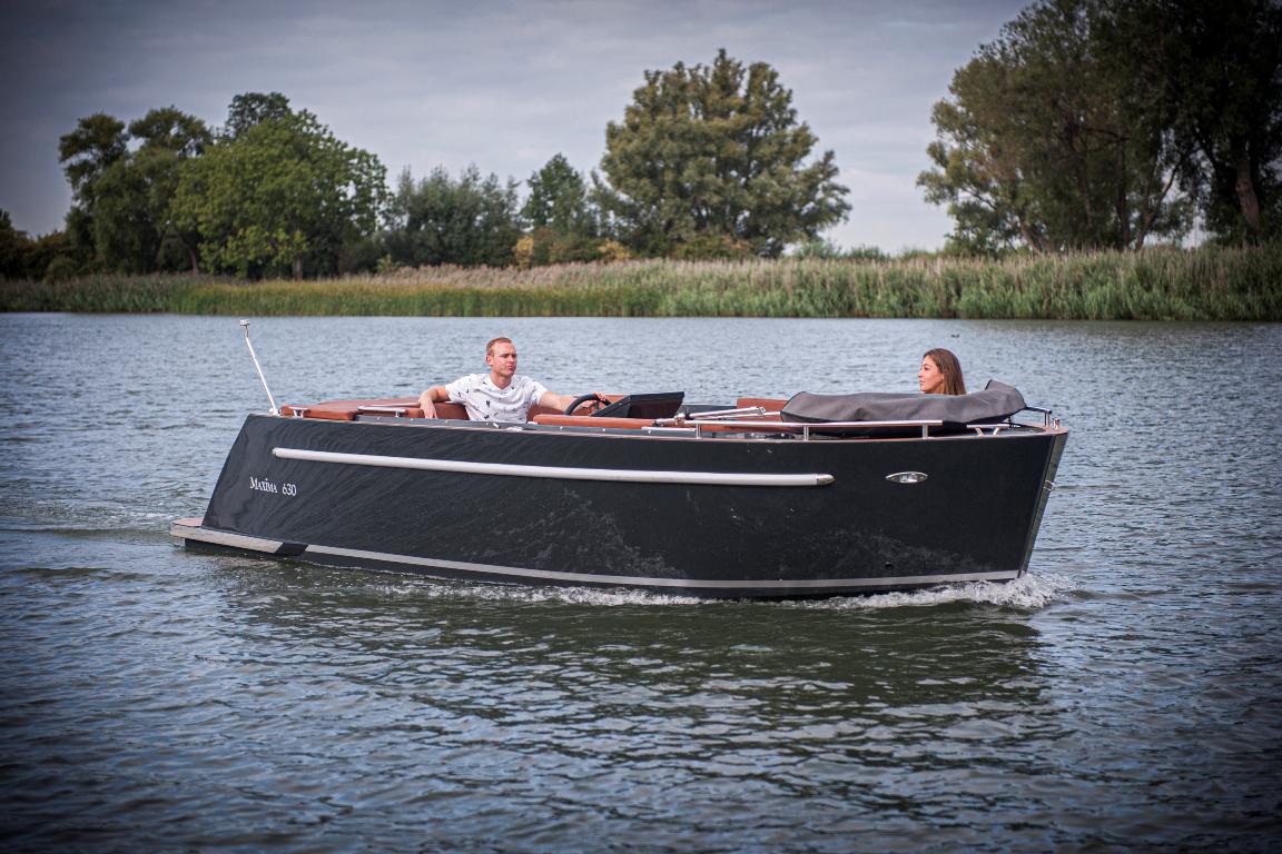 The Maxima 630 - Base Boat Build from