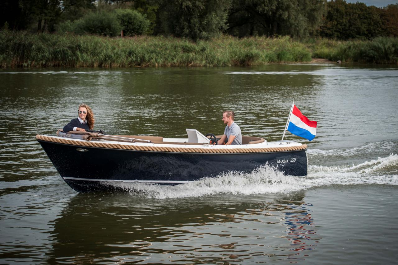 Maxima 550 Boat powered by Honda BF15 15hp In Stock Now