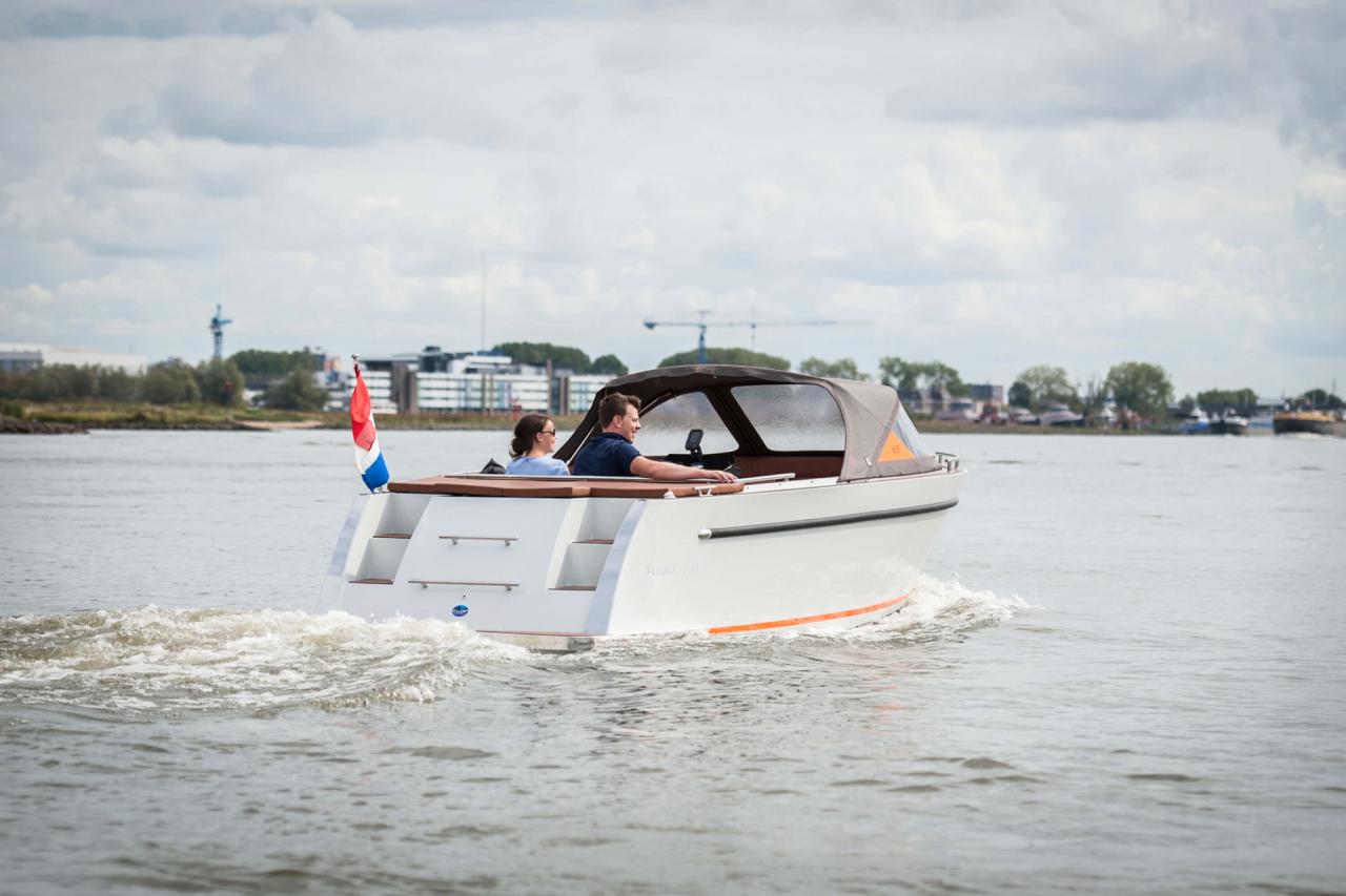 The Maxima 630 - Base Boat Build from