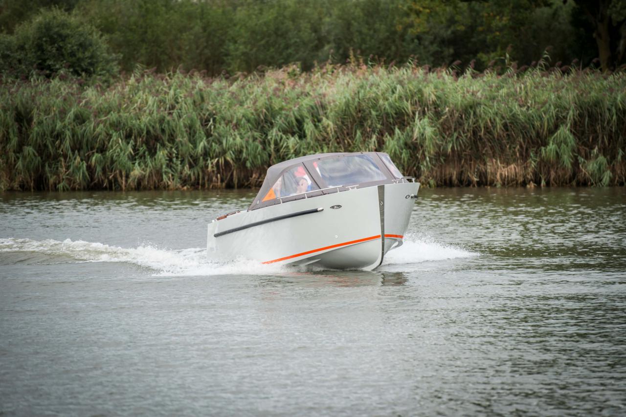 The Maxima 630 - Base Boat Build from