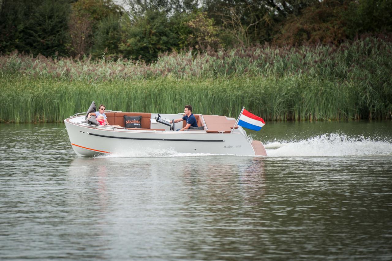 The Maxima 630 - Base Boat Build from