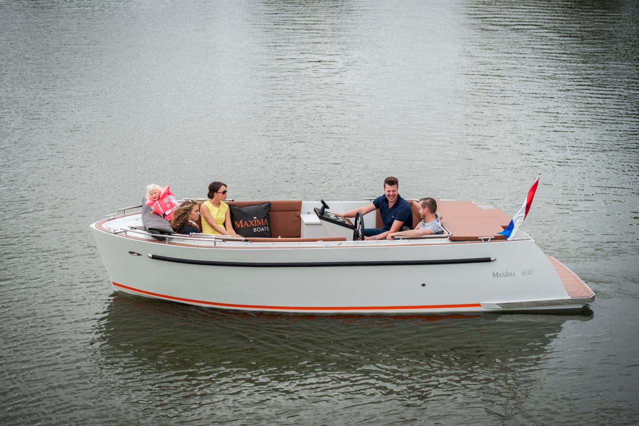 The Maxima 630 - Base Boat Build from