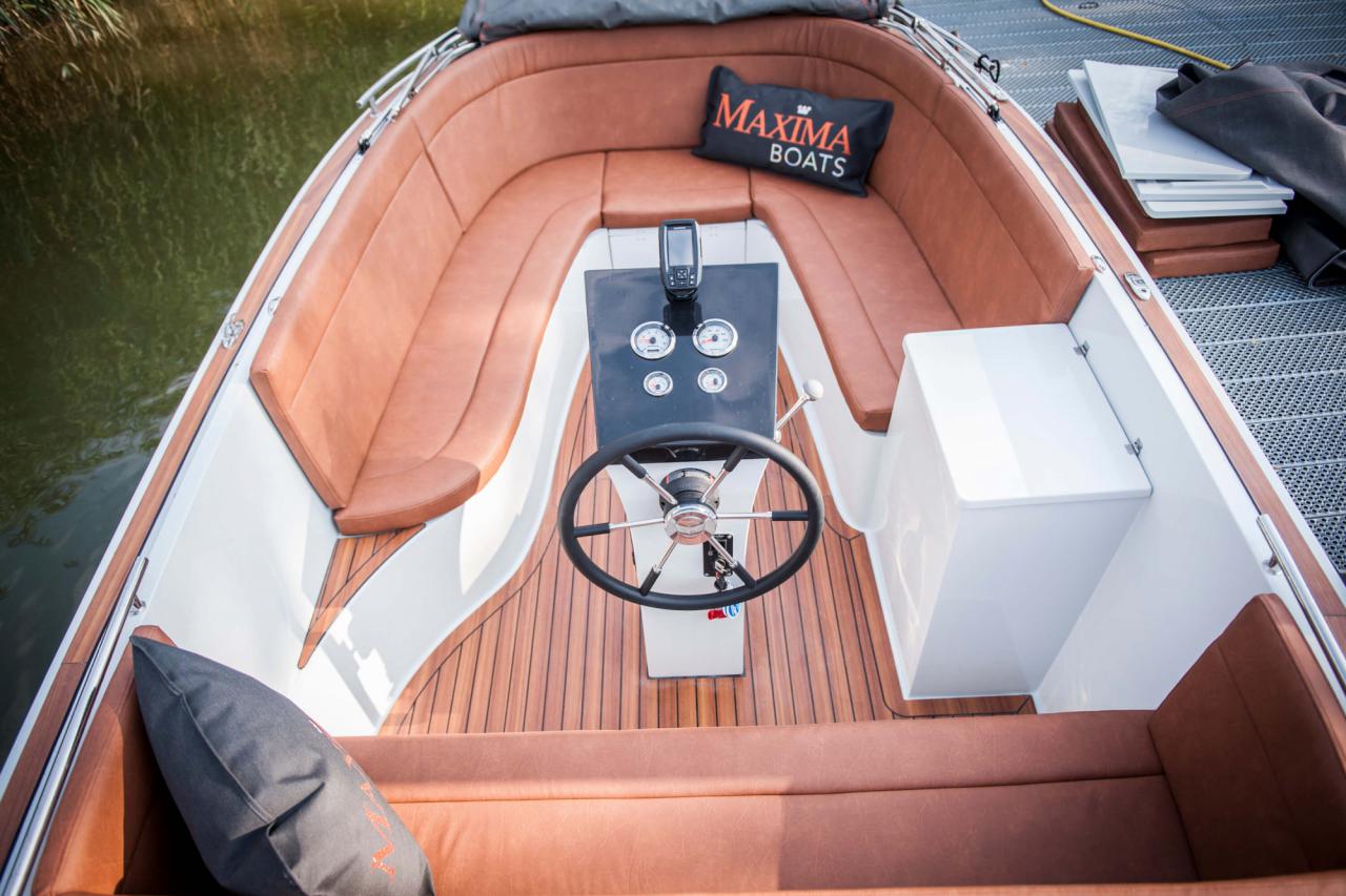 The Maxima 630 - Base Boat Build from