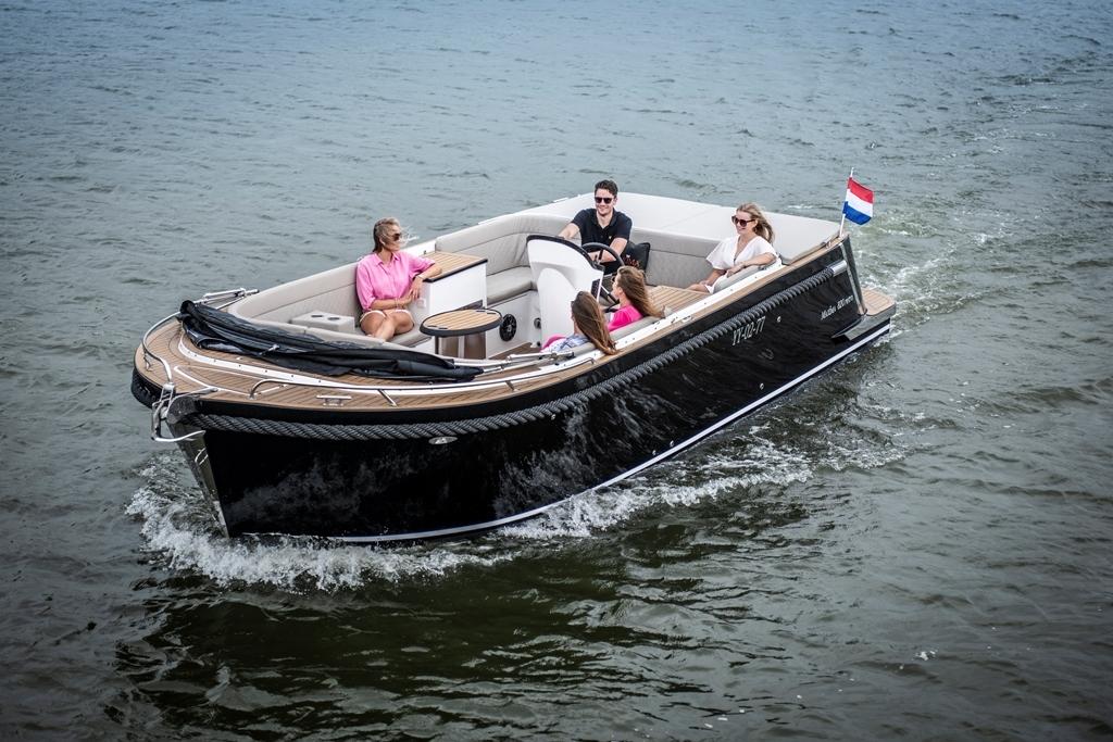 The New Maxima 820 Retro - Base Boat Build from