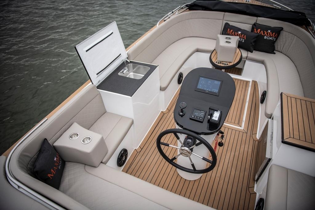 The New Maxima 820 Retro - Base Boat Build from