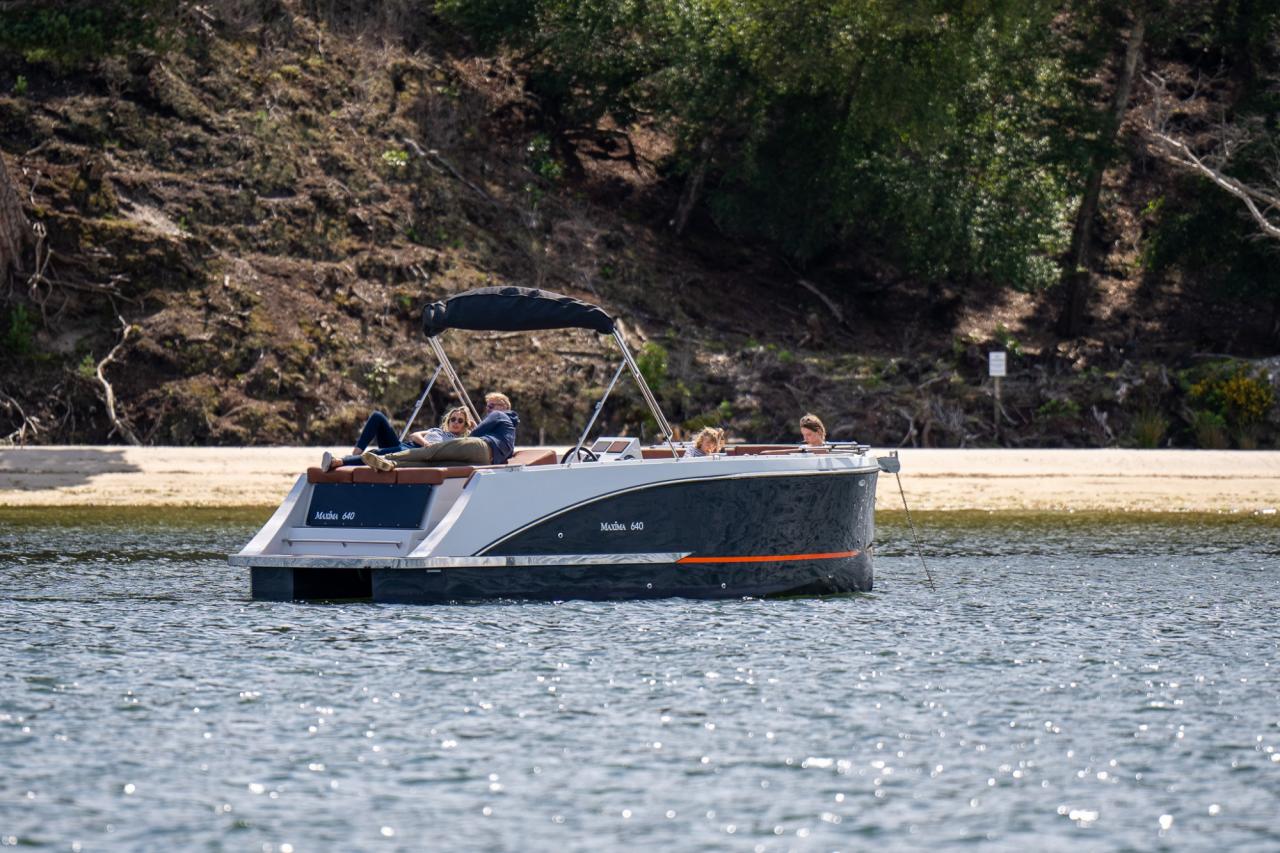 The New Maxima 640 - Base Boat Build from