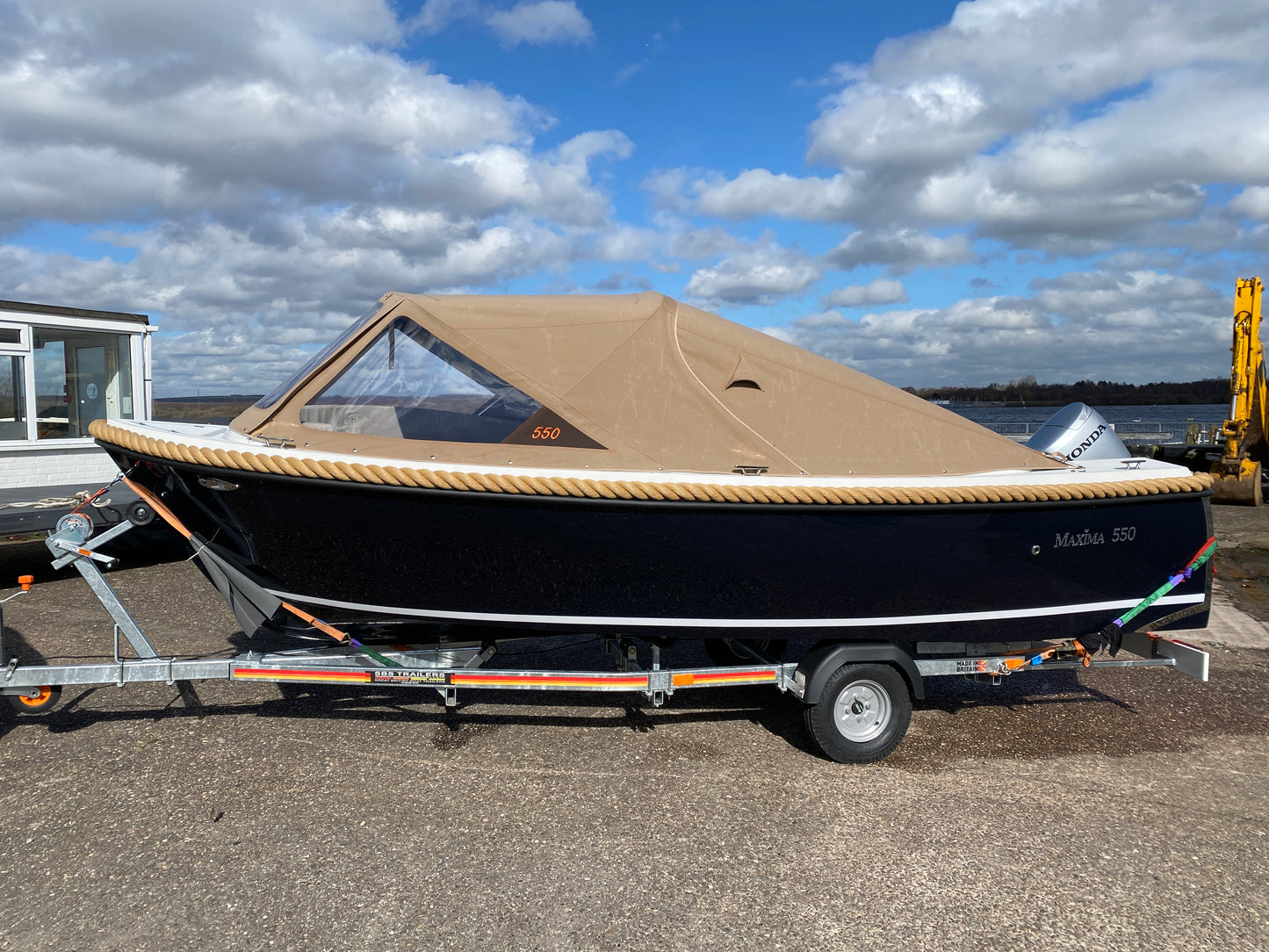 Maxima 550 Boat powered by Honda BF20 20hp In Stock Now