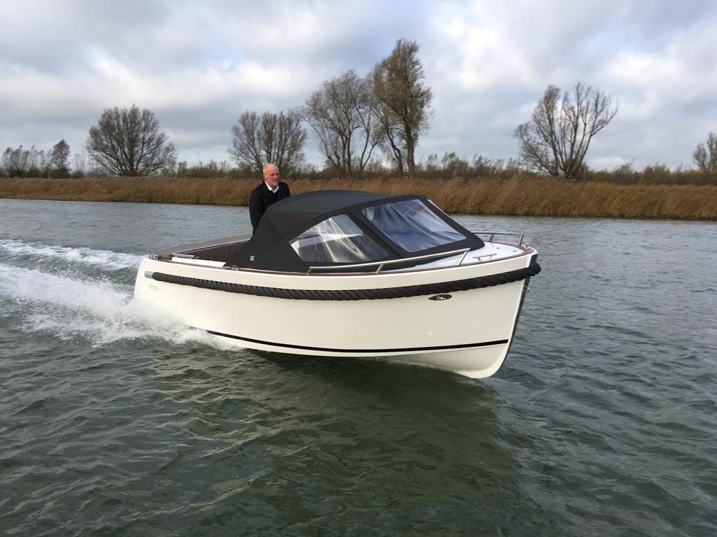 The Maxima 620 Retro - Base Boat Build from