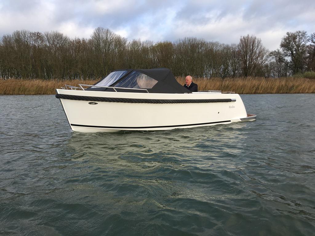 The Maxima 620 Retro - Base Boat Build from