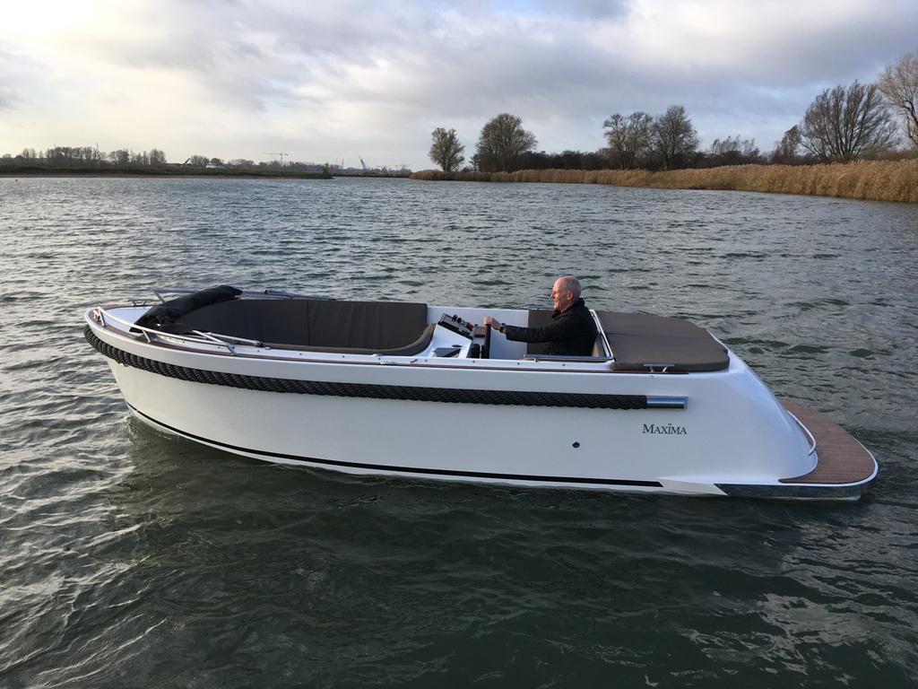 The Maxima 620 Retro - Base Boat Build from