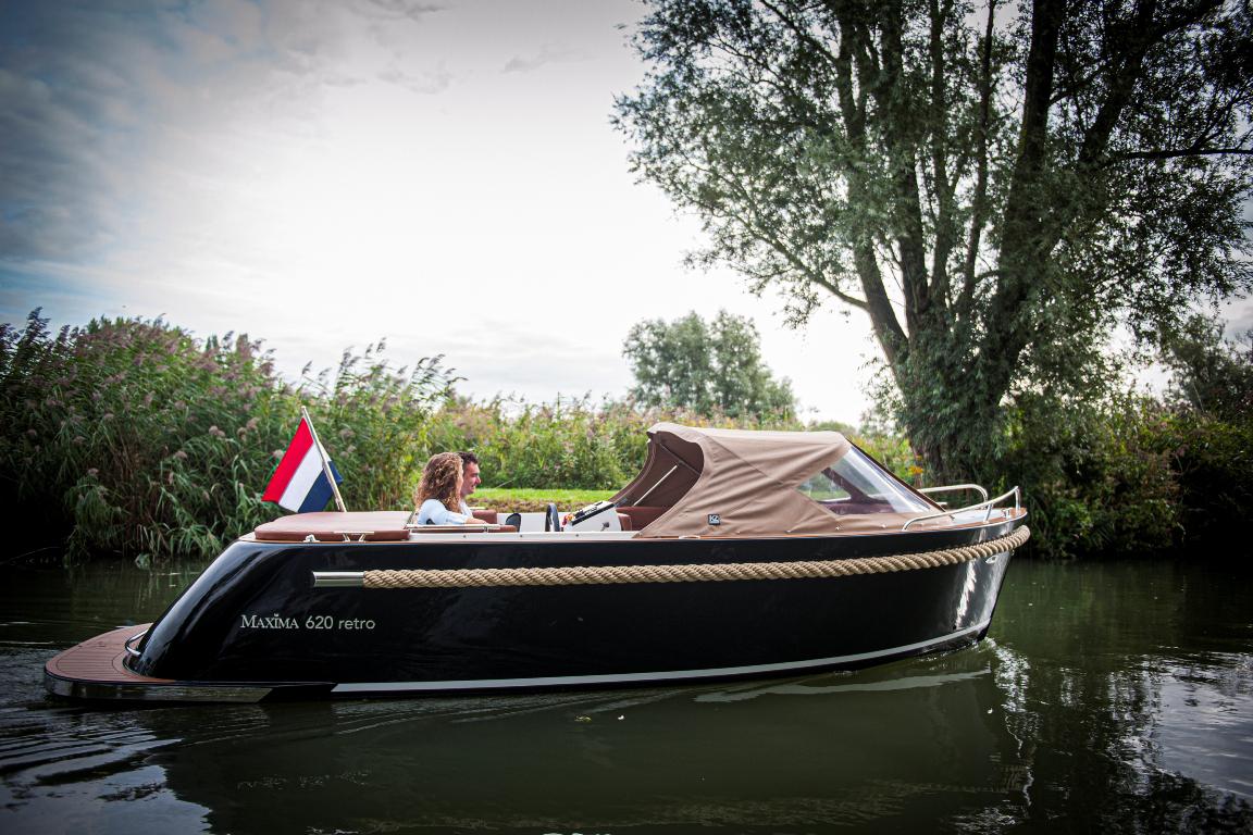 The Maxima 620 Retro - Base Boat Build from