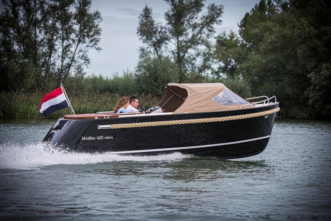 The Maxima 620 Retro - Base Boat Build from