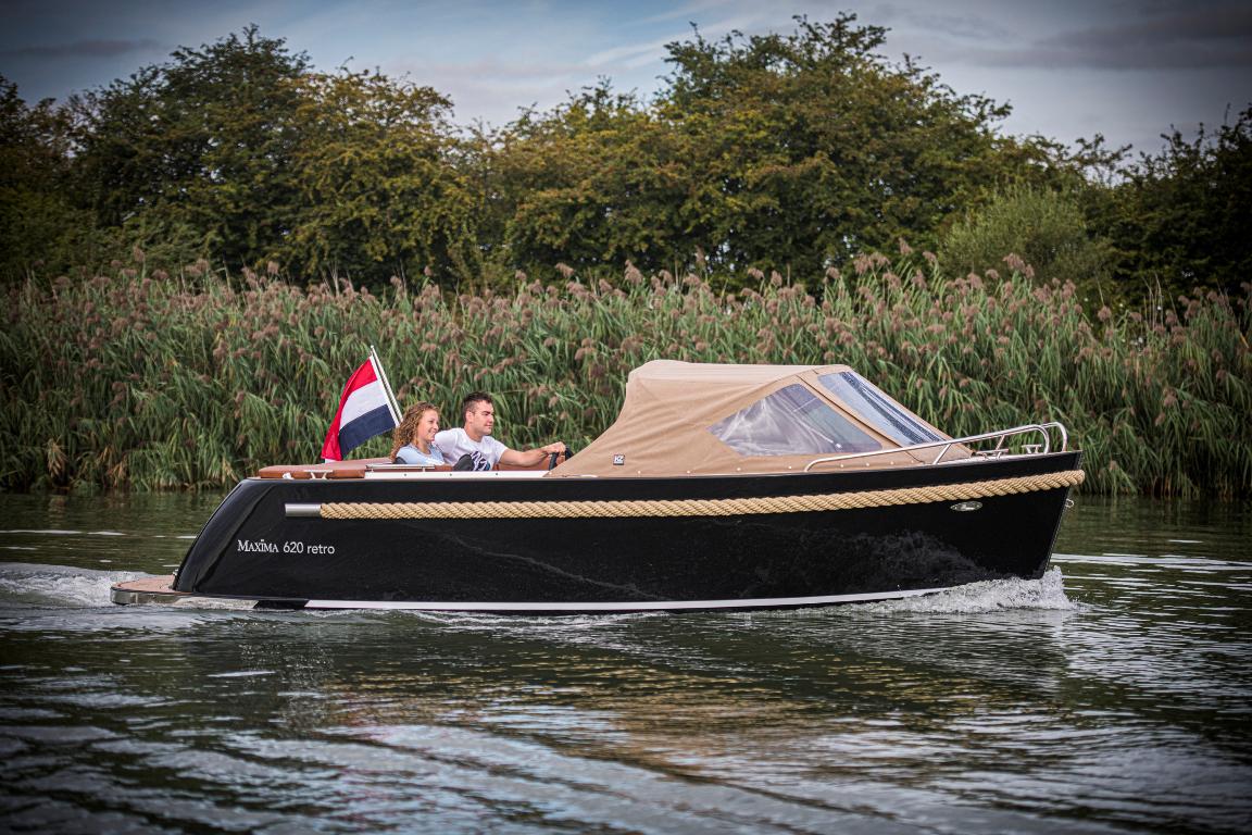 The Maxima 620 Retro - Base Boat Build from