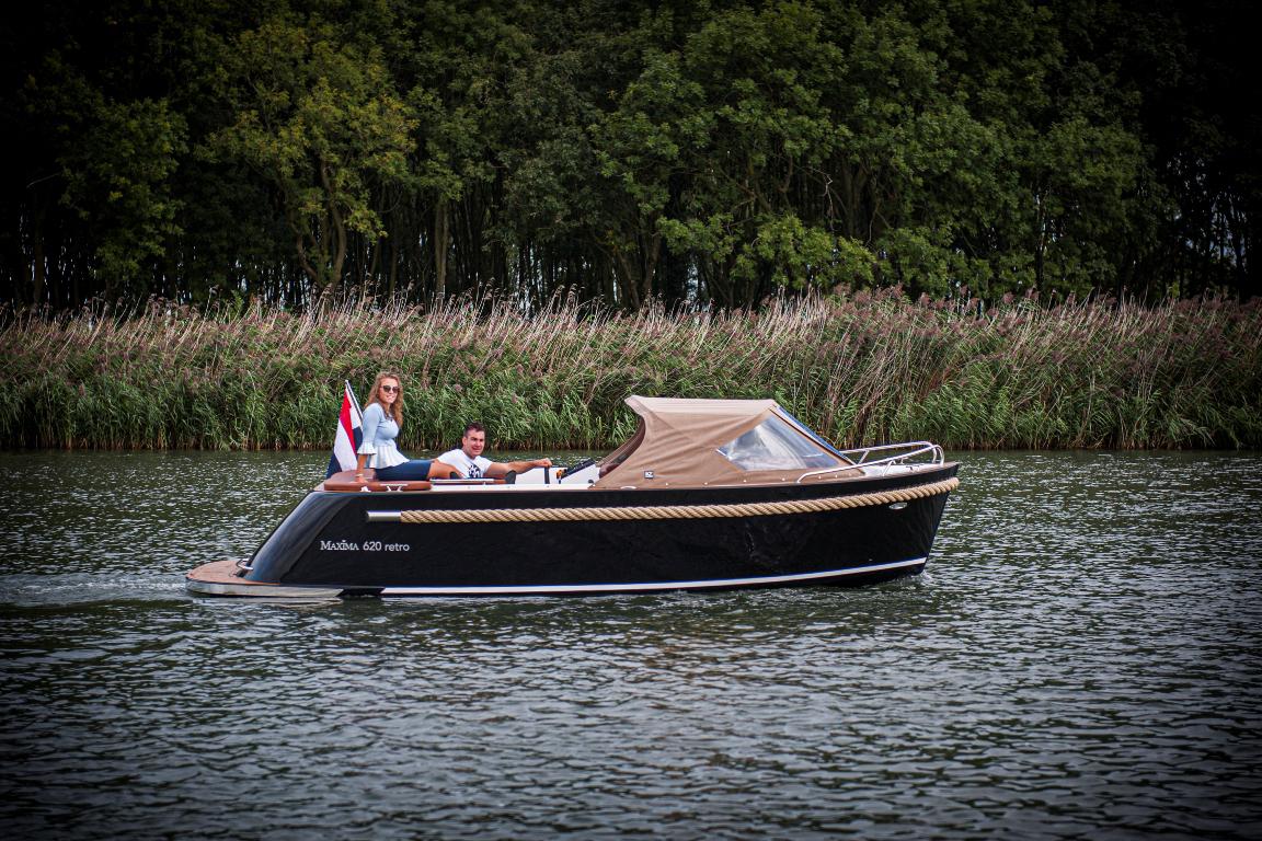 The Maxima 620 Retro - Base Boat Build from