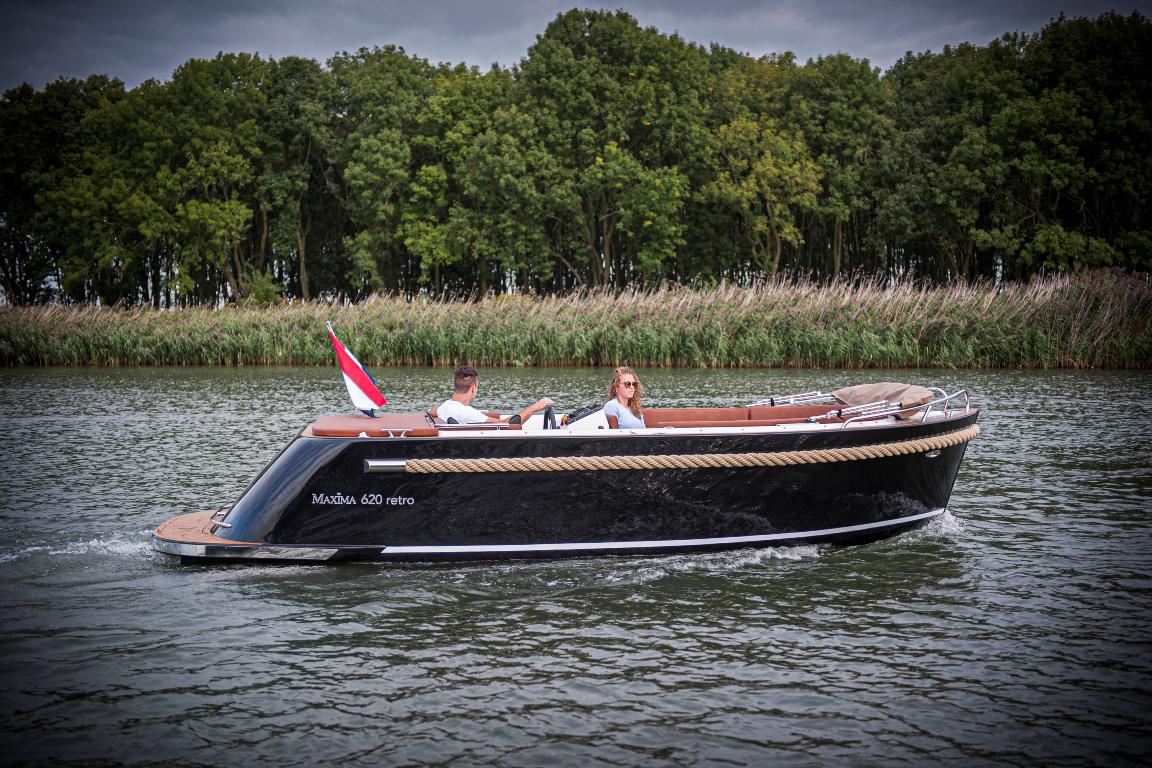 The Maxima 620 Retro - Base Boat Build from