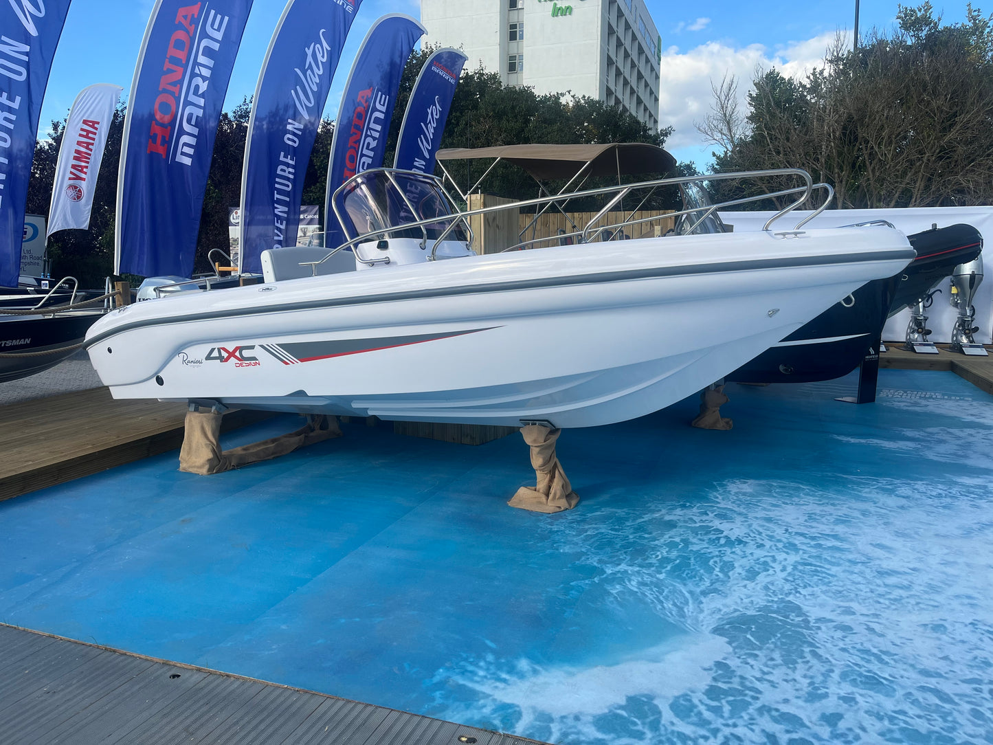 Ranieri 4XC19 H19cc  Open Line Sports Boat Powered by Honda BF100 VTEC 100hp