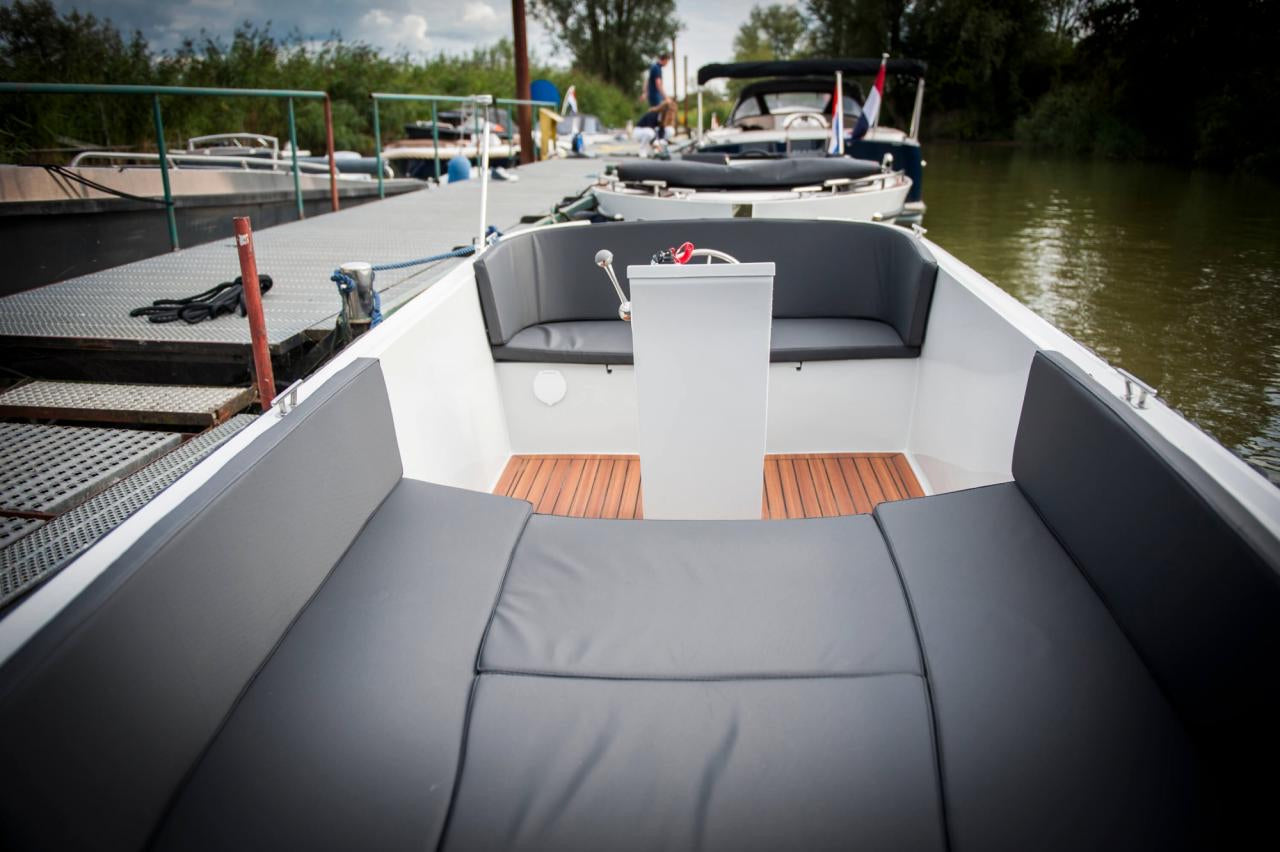 The Maxima 490 - Base Boat Build from