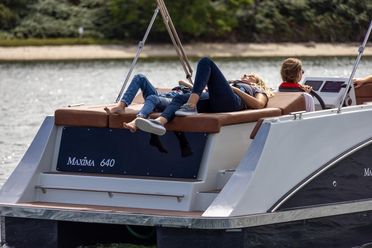 The New Maxima 640 - Base Boat Build from